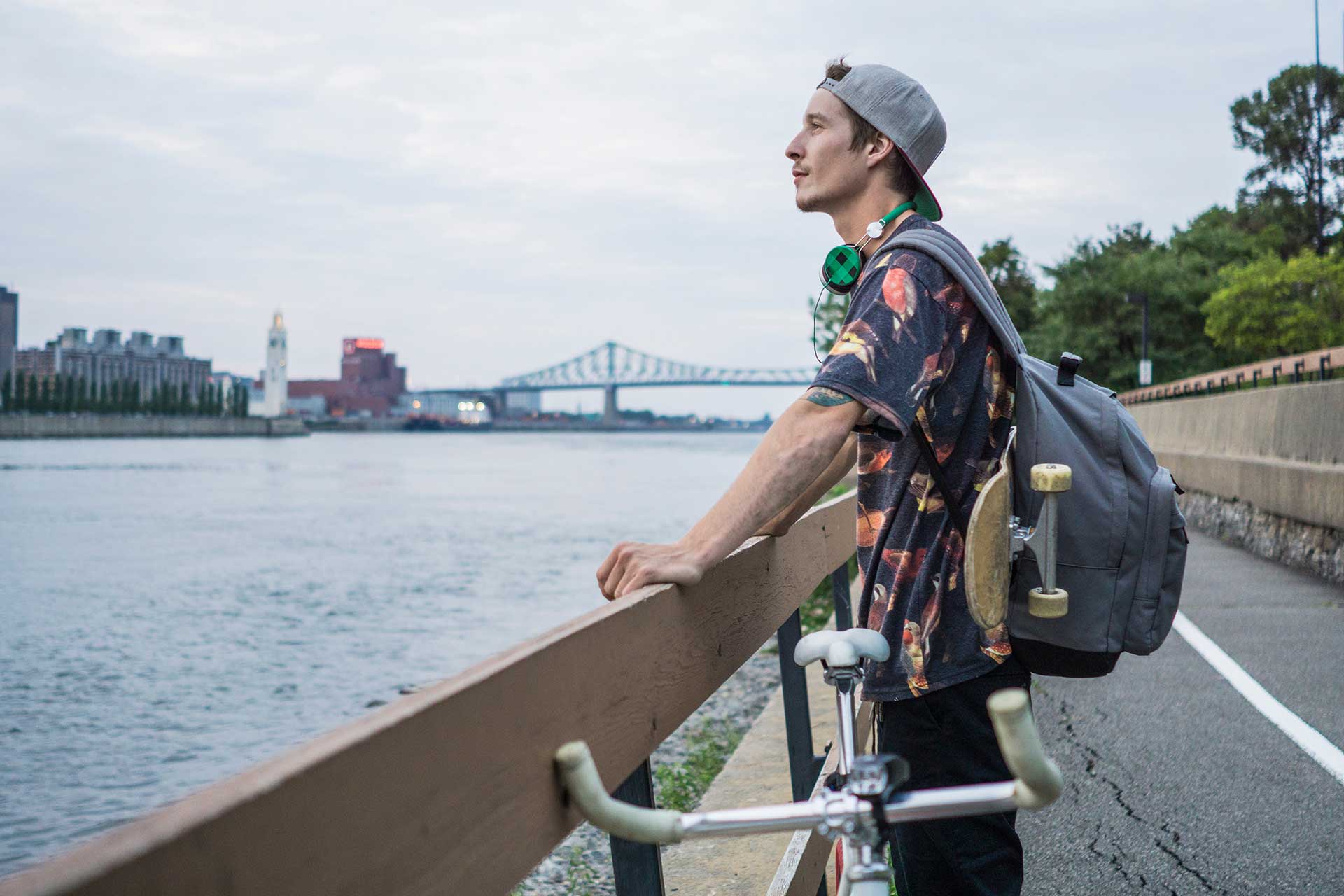 Student geniet van een zorgeloos Erasmusverblijf door een aanvullende reisbijstandsverzekering.