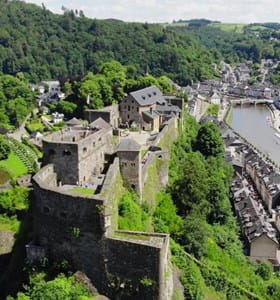 Het kasteel van Bouillon in de zomer