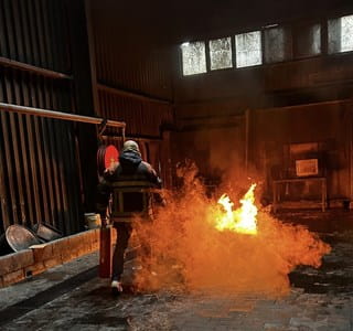 Tijdens de AXA Thursday oefenen de deelnemers wat ze moeten doen bij brand. Naast preventie kunnen ze zo hun patrimonium beschermen.