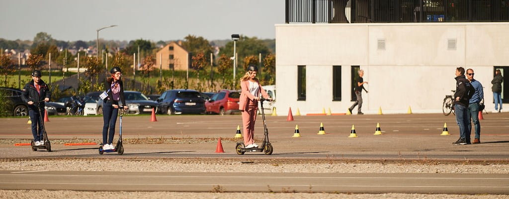 Des tests de conduite permettent d’expérimenter les risques en trottinettes
