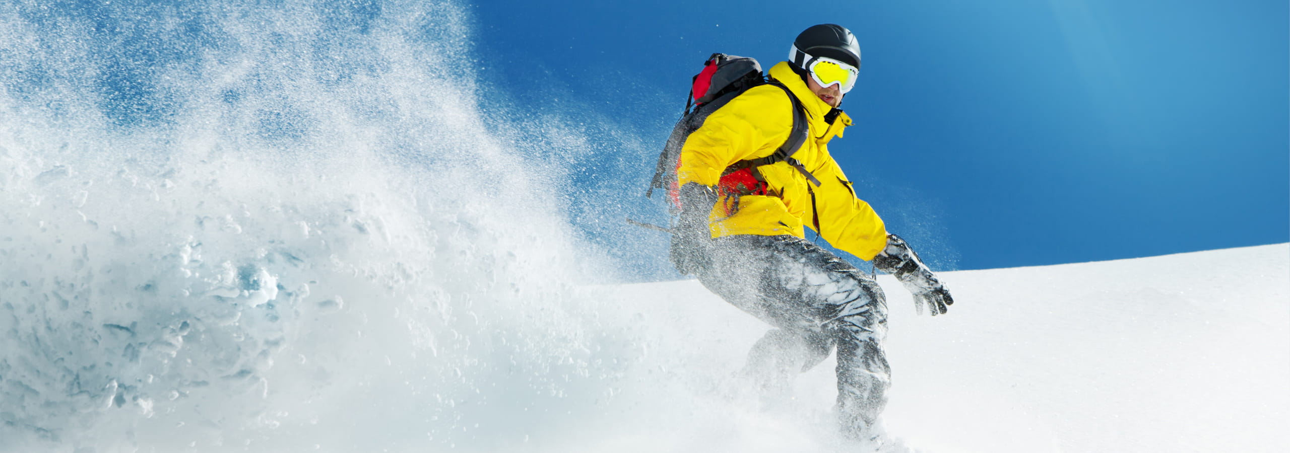 Skieur heureux de skier