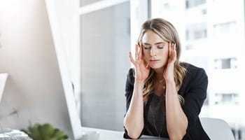 Femme indépendante en burnout