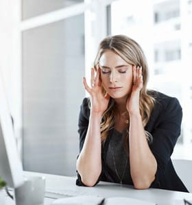 Femme indépendante en burnout
