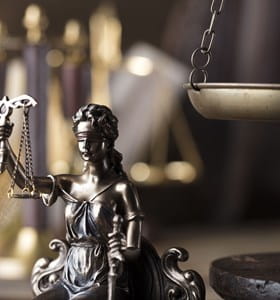 L'assurance assistance juridique peut apporter un soutien financier à la municipalité dans le cadre d'une procédure judiciaire.
