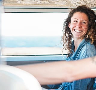 Maison en désordre après un cambriolage.