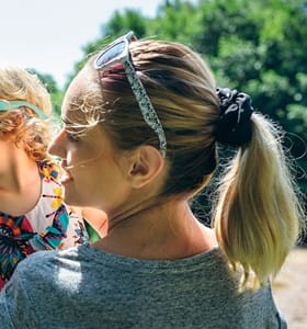 Parents qui travaillent à mi-temps pour libérer du temps pour leur famille