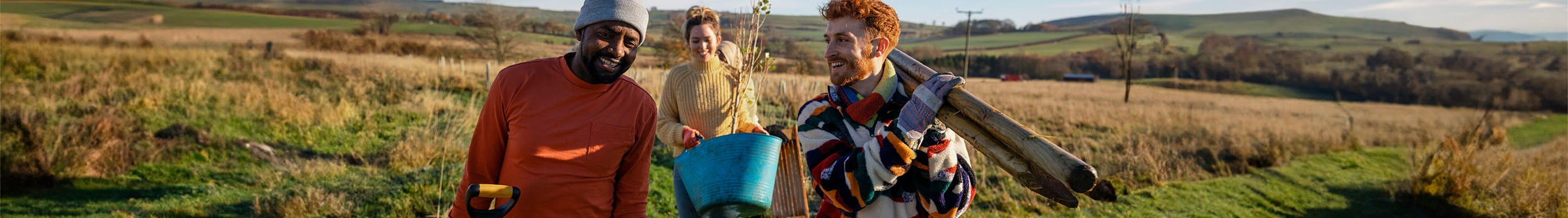 Des bénévoles travaillent en toute sécurité grâce à l’assurance pour volontaires.