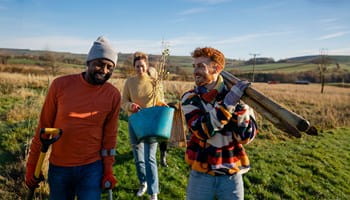 Vrijwilligers hebben de juiste verzekering om zonder zorgen bij verschillende klusjes te helpen.