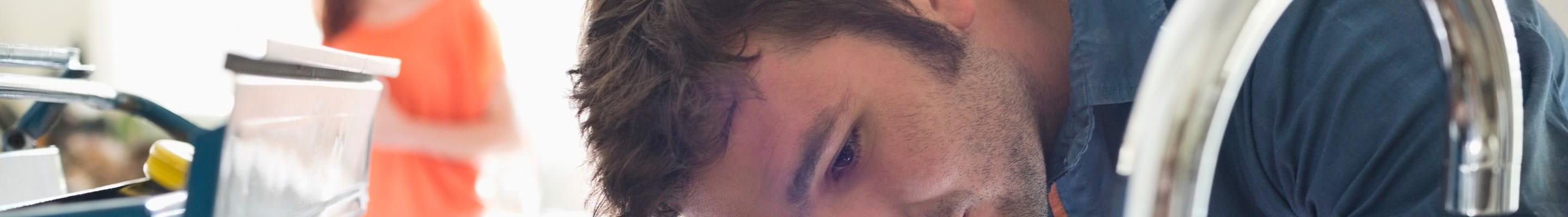 Een loodgieter zorgt voor een snel herstel in natura.