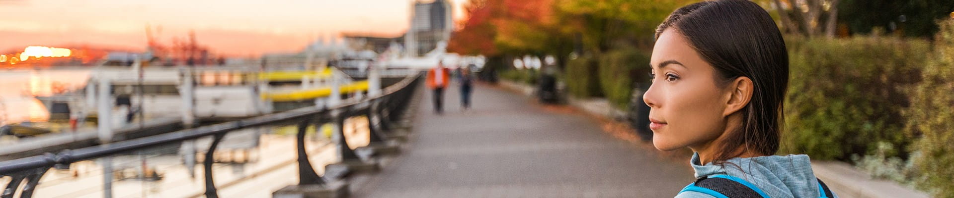 Studente gaat met een gerust gemoed op reis omdat ze beschermd is door de verzekering Students Travel van AXA.