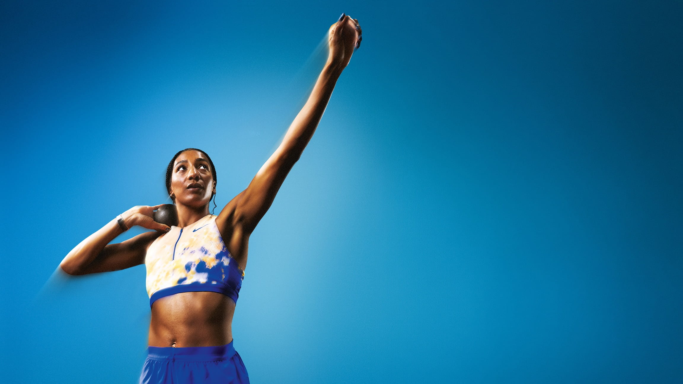 Photo de Nafi thiam lors d’un heptathlon pour la nouvelle campagne AXA