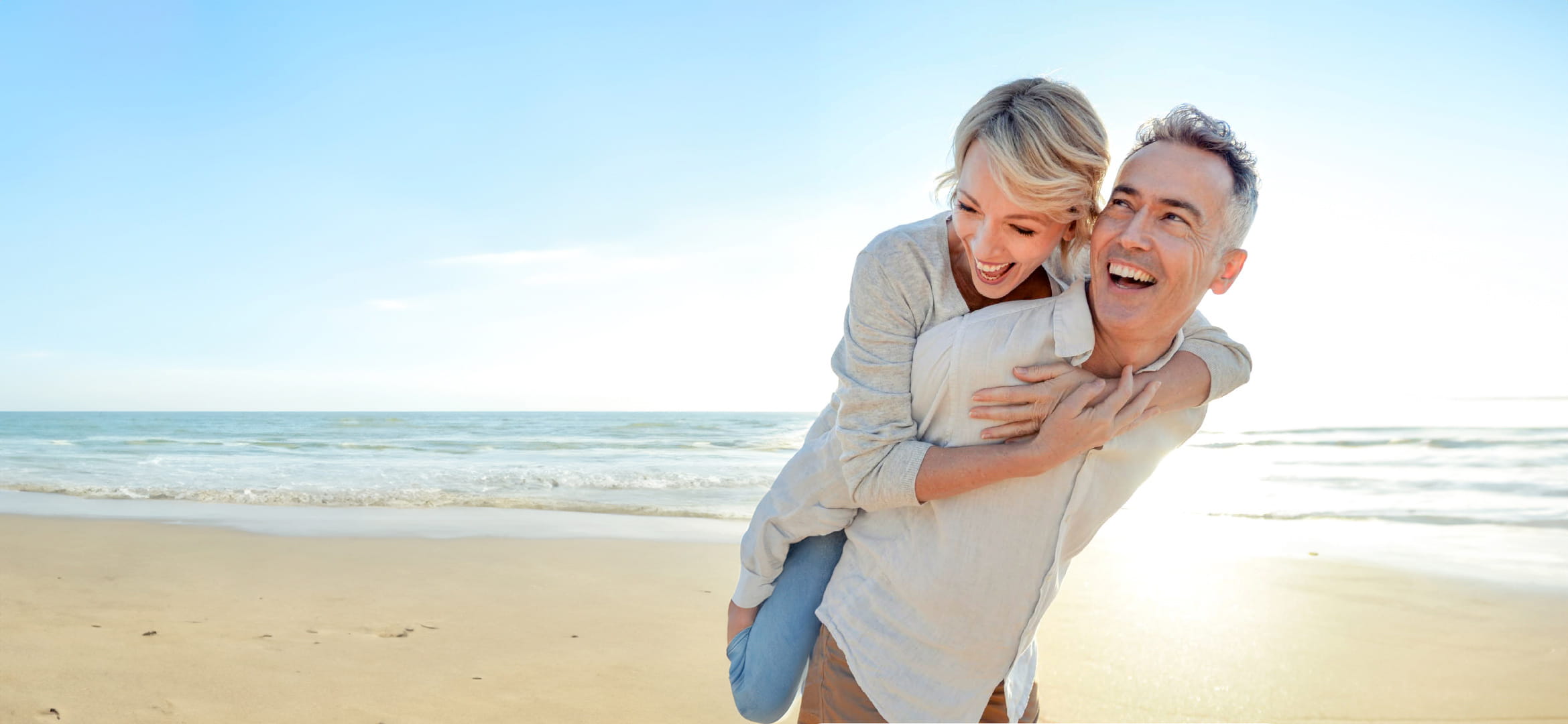 Couple qui profite de la vie grâce à l’assurance vie d’AXA