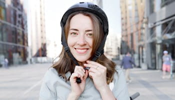 Cycliste dans zone cyclable