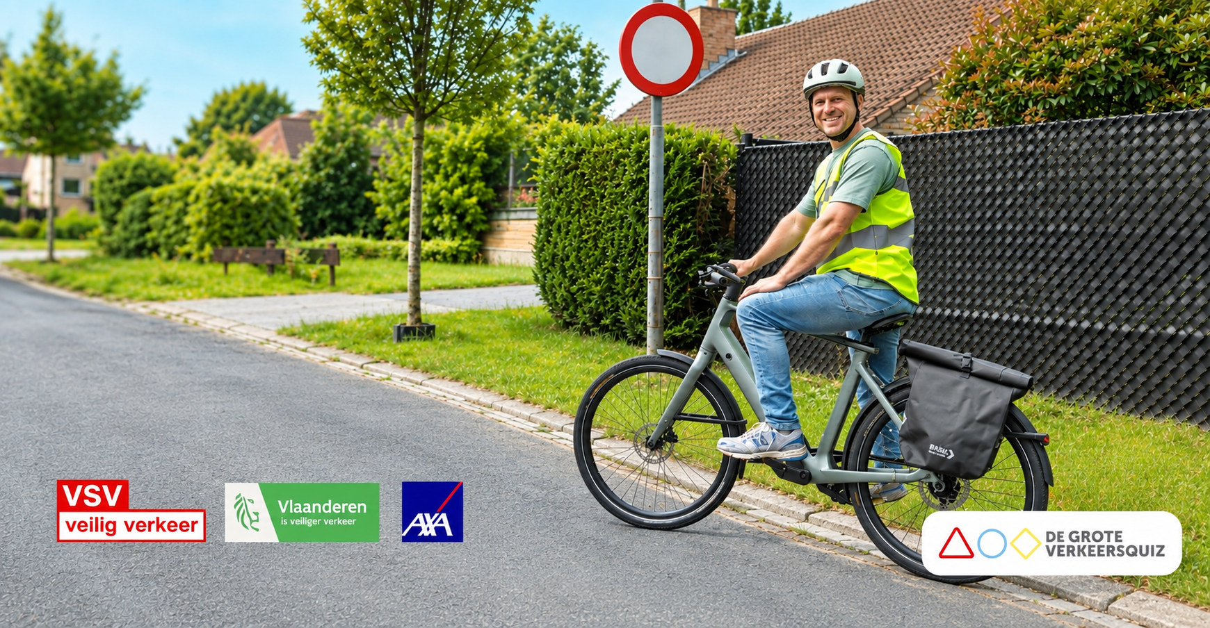 Een fietser op zijn fiets en een uitnodiging van AXA om zijn kennis te testen via de Quiz de la Route.